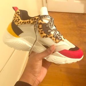 Steve Madden Antonia Leopard accent “Dad Sneakers”